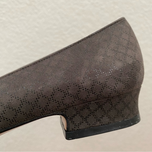 Vintage SALVATORE FERRAGAMO Taupe Diamond Print Suede Low Heel Pumps Size 6 AAAA - Picture 13 of 15